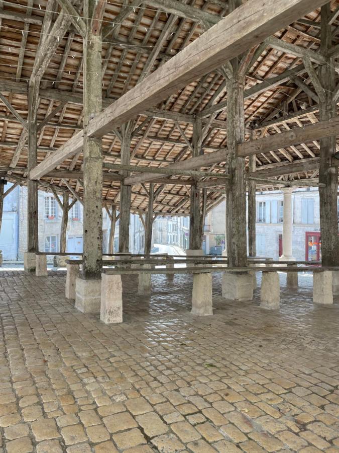 Auberge Du Boisne Villebois-Lavalette エクステリア 写真