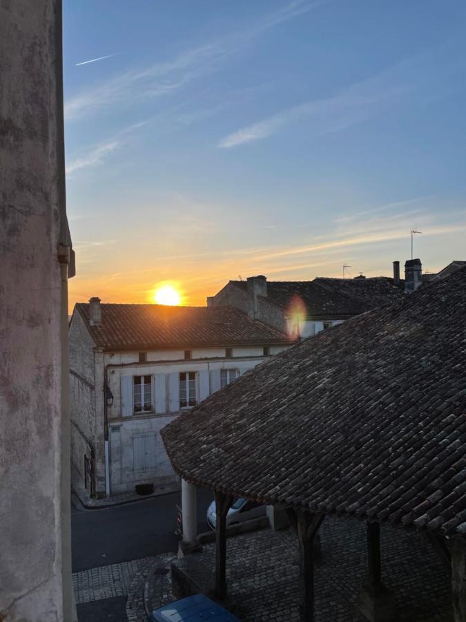 Auberge Du Boisne Villebois-Lavalette エクステリア 写真